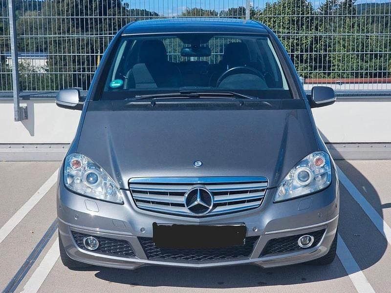 Gebraucht Mercedes A180 Avantgarde 109 PS (80 kW) 2011 Grau Van / Kleinbus