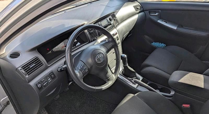 Gebraucht Toyota Corolla 110 PS (80 kW) 2005 Silber Limousine