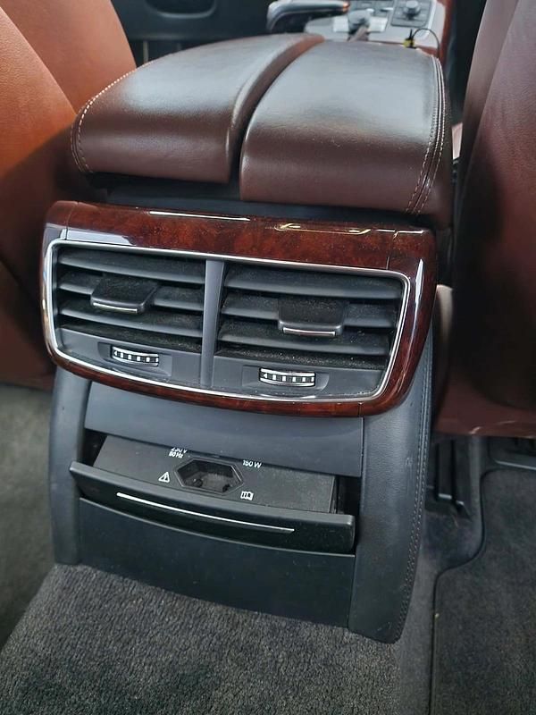 Second-hand Audi A8 351 CP (258 kW) 2011 Alb Berlinǎ