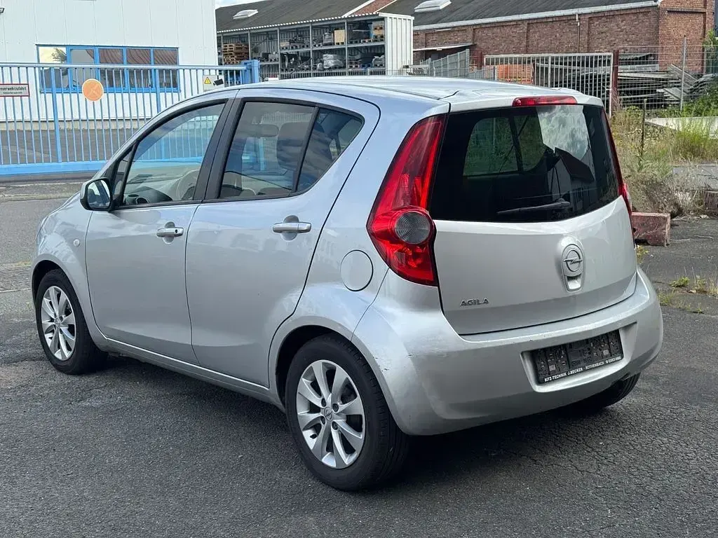 Gebraucht Opel Agila Edition 94 PS (69 kW) 2014 Silber Kleinwagen