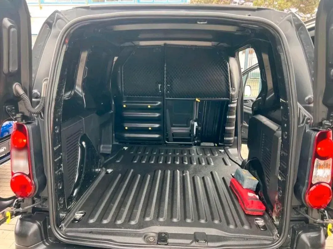 Gebraucht Citroën Berlingo 66 PS (48 kW) 2012 Schwarz Van / Kleinbus
