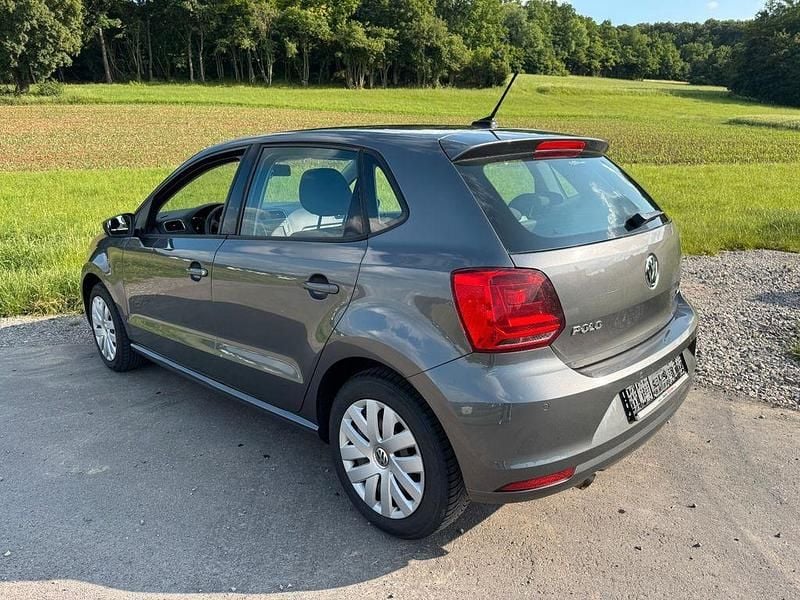 Grau Gebraucht 2015 VW Polo Comfortline Limousine | 6.290 € (Guter Preis) - Bild 1/4