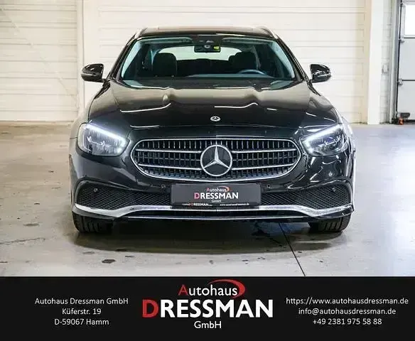 Gebraucht Mercedes E200 Avantgarde 197 PS (144 kW) 2023 Obsidianschwarz  metalliclack Kombi