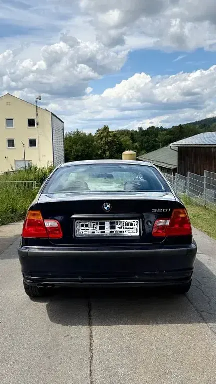 Gebraucht BMW 320 170 PS (125 kW) 2001 Blau Limousine