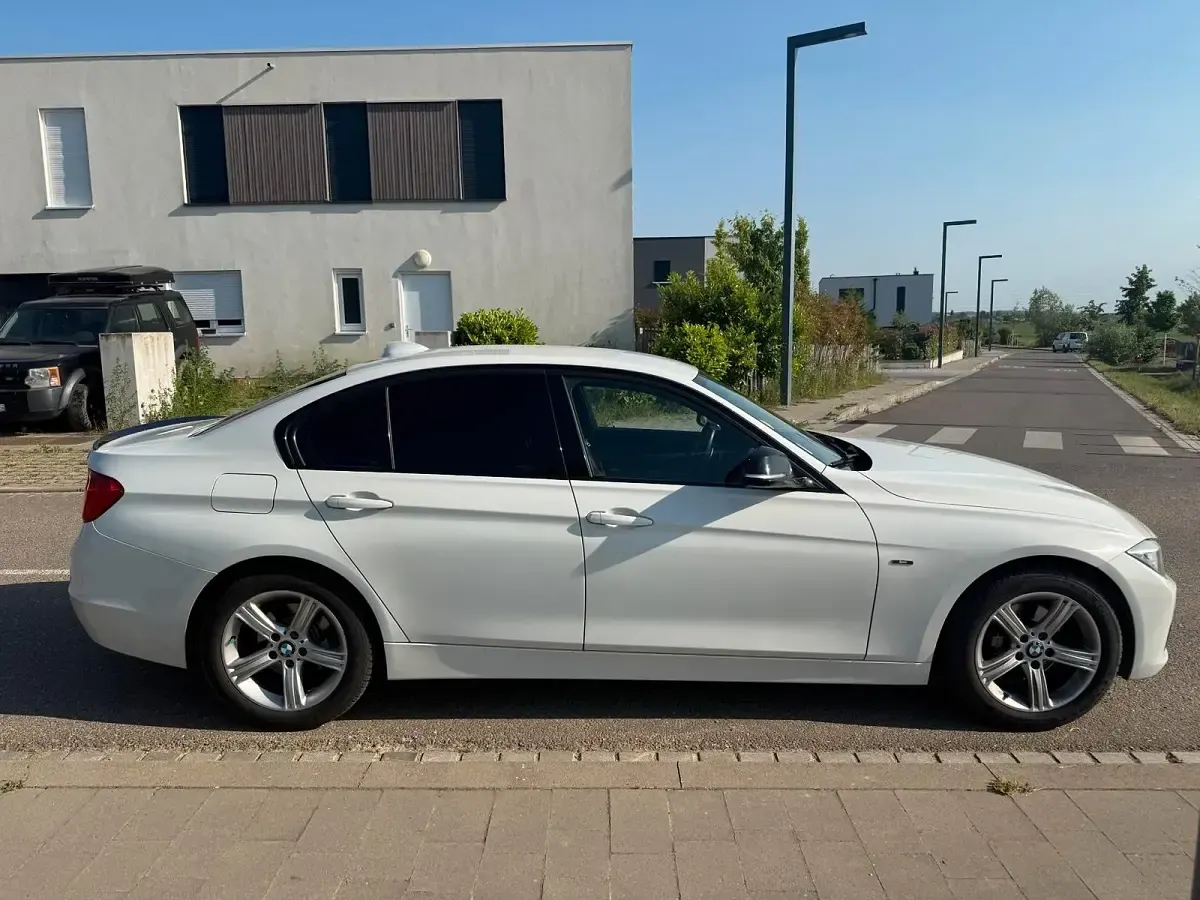 Używany BMW 320 184 KM (135 kW) 2013 Biały Sedan/Limuzyna