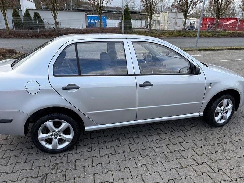 Gebraucht Skoda Fabia 54 PS (39 kW) 2002 Silber Limousine