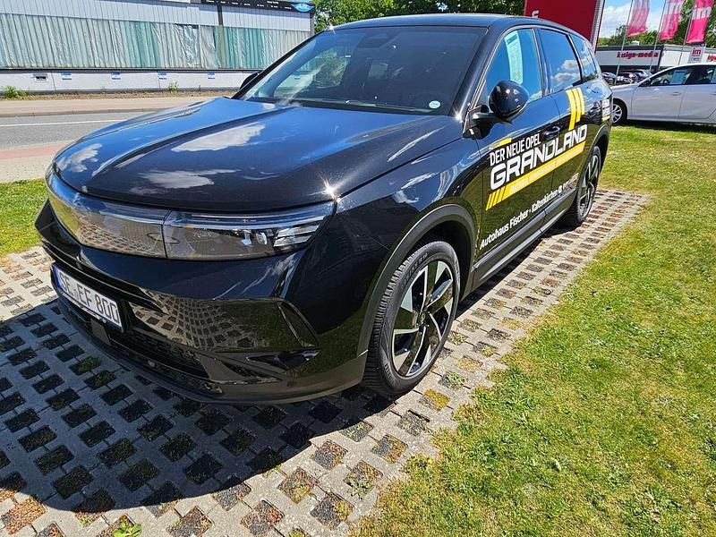 Schwarz perla nera (metallic) Gebraucht 2024 Opel Grandland X SUV | 36.690 € (Teuer) - Bild 1/4