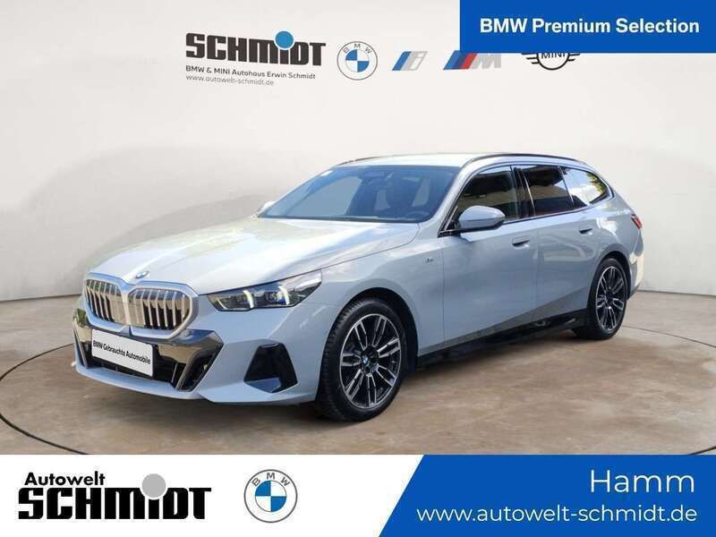 M brooklyn grau metallic Gebraucht 2024 BMW 520 M Sport Kombi | 50.288 € (Superpreis) - Bild 1/3