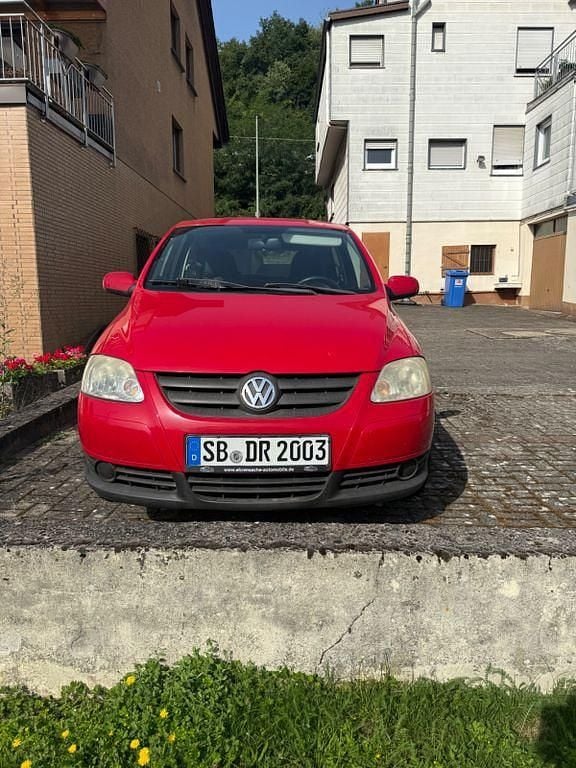 Rot Gebraucht 2007 VW Fox Kleinwagen | 1.100 € (Guter Preis) - Bild 1/4