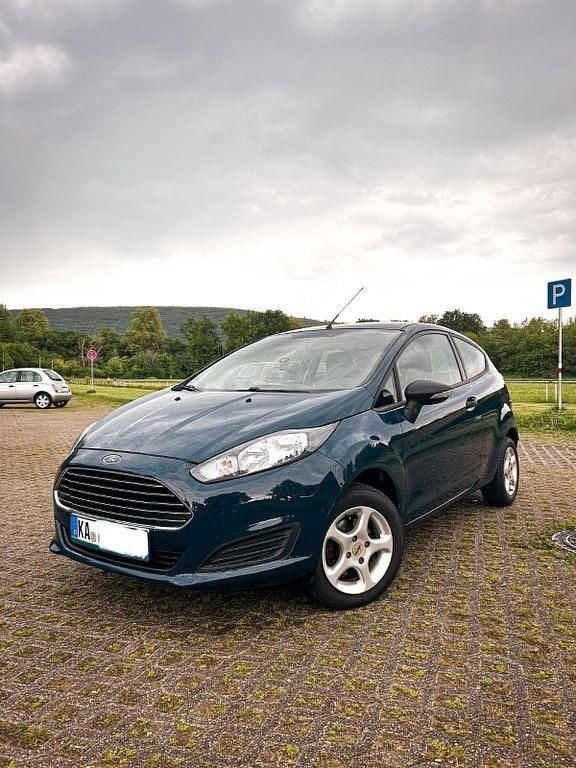 Blau Gebraucht 2013 Ford Fiesta Trend Kleinwagen | 2.299 € (Guter Preis) - Bild 1/4