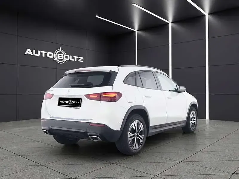 Gebraucht Mercedes GLA250 Night 163 PS (119 kW) 2025 Weiß SUV