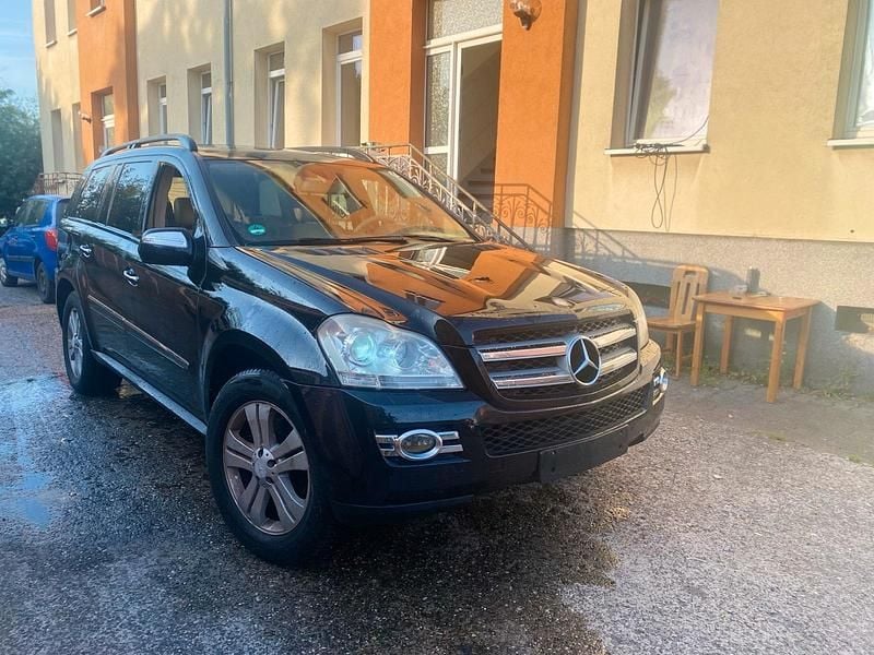 Schwarz Gebraucht 2009 Mercedes GL320 SUV | 8.850 € - Bild 1/4