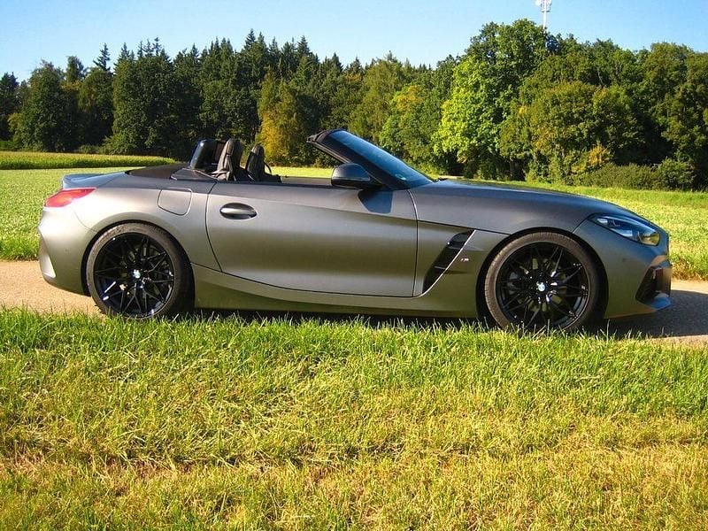 Grau Gebraucht 2023 BMW Z4 M Sport Cabrio | 44.944 € (Fairer Preis) - Bild 1/4