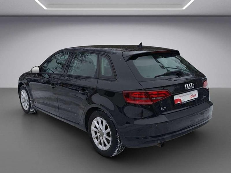 Gebraucht Audi A3 Attraction 110 PS (80 kW) 2016 Mythosschwarz metallic Limousine