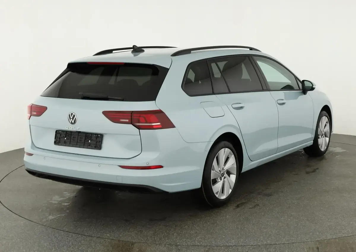 Neu VW Golf VIII Life 2026 Crystal ice blue metallic Kombi