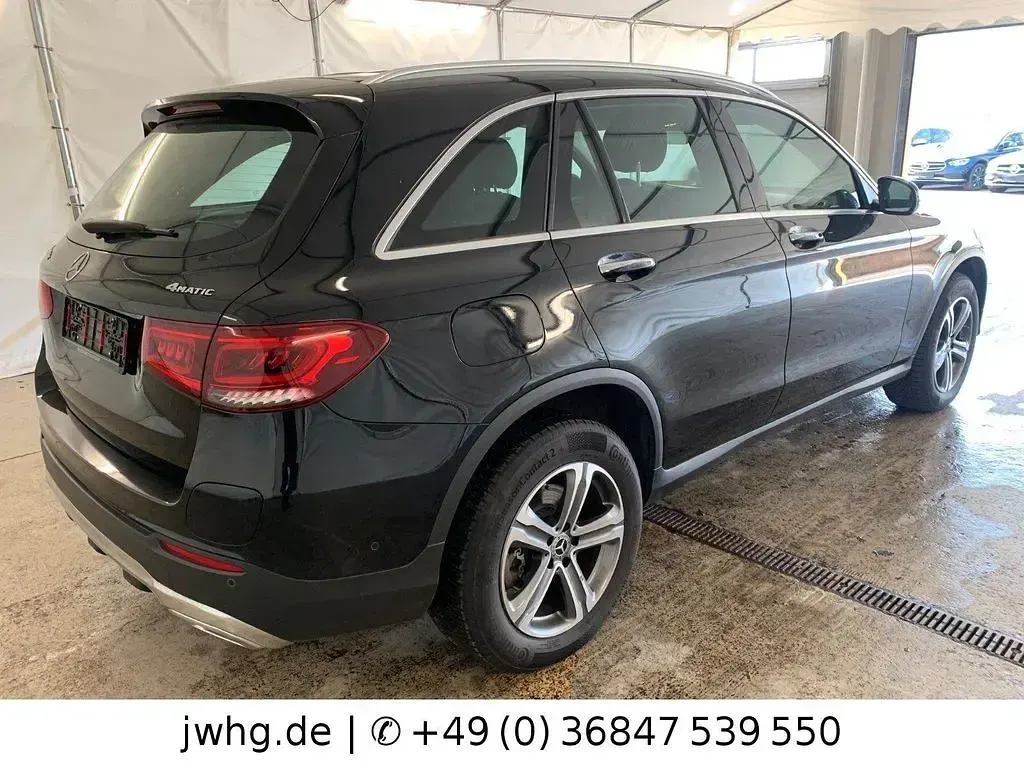Gebraucht Mercedes GLC300e 306 PS (225 kW) 2021 Schwarz SUV