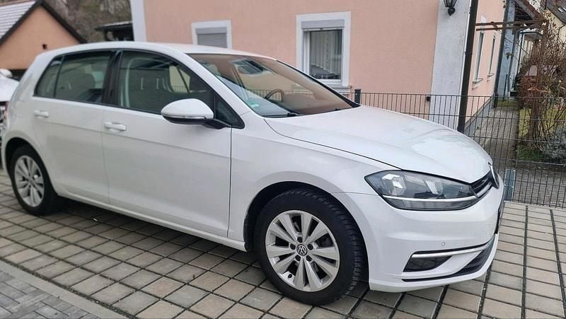 Gebraucht VW Golf VII 125 PS (91 kW) 2018 Weiß Limousine