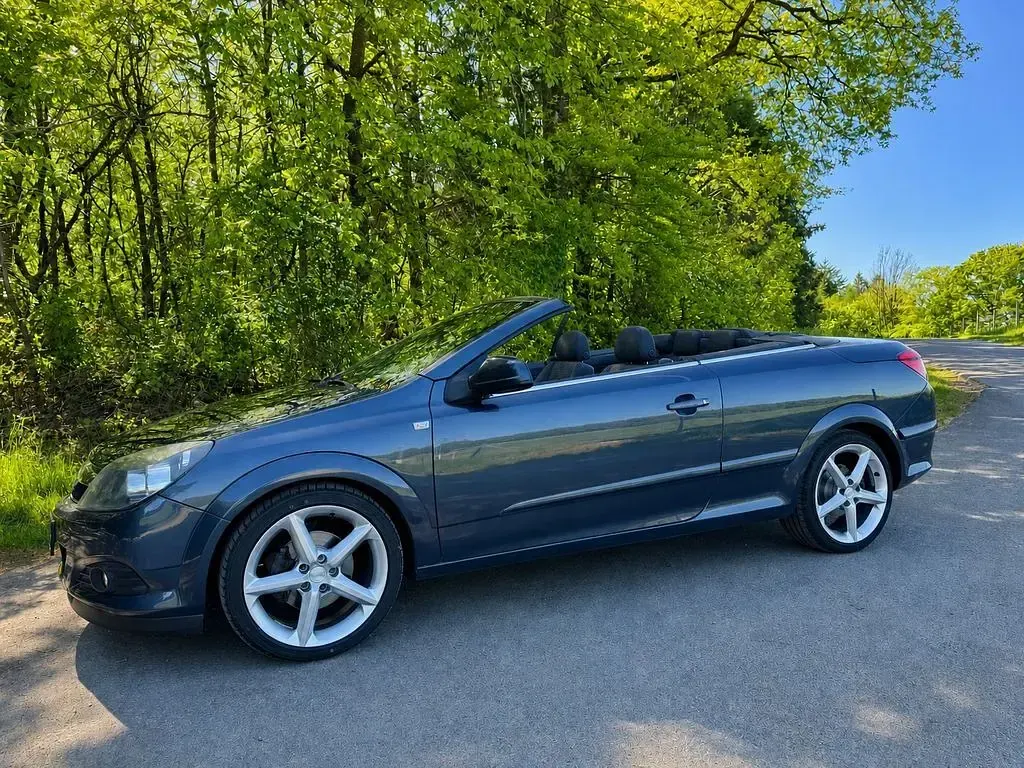 Gebraucht Opel Astra 116 PS (85 kW) 2009 Grau Cabrio