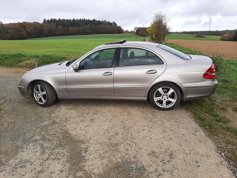 Gebraucht Mercedes E240 177 PS (130 kW) 2003 Andere farben Limousine