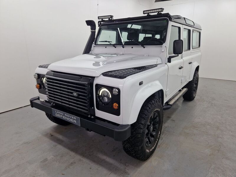 Weiß Gebraucht 2011 Land Rover Defender S SUV | 59.850 € - Bild 1/4