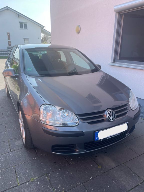 Grau Gebraucht 2005 VW Golf IV Comfortline Limousine | 2.500 € (Fairer Preis) - Bild 1/4