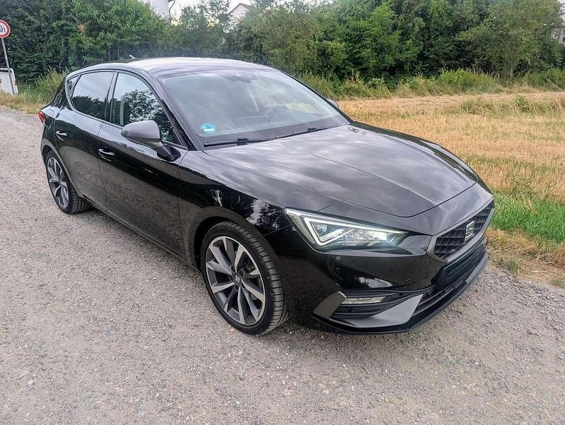 Schwarz Gebraucht 2022 Seat Leon FR Limousine | 20.500 € (Fairer Preis) - Bild 1/4