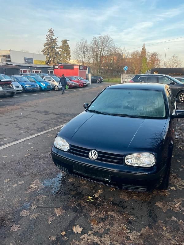 Blau Gebraucht 1998 VW Golf IV Kleinwagen | 2.550 € (Teuer) - Bild 1/4