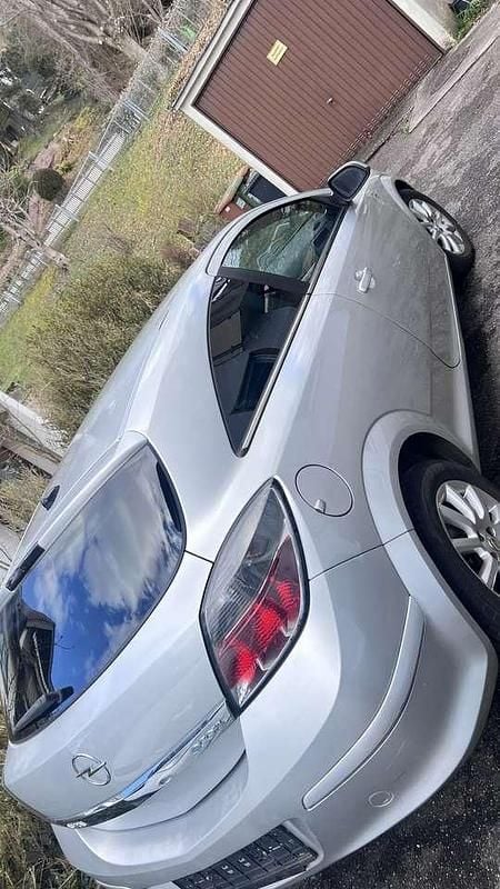 Gebraucht Opel Astra GTC Edition 90 PS (66 kW) 2010 Silber Limousine