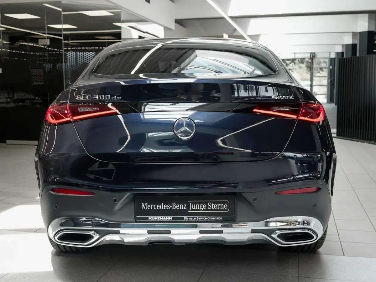 Gebraucht Mercedes GLC300de AMG 197 PS (144 kW) 2024 Nautikblau metallic Coupé