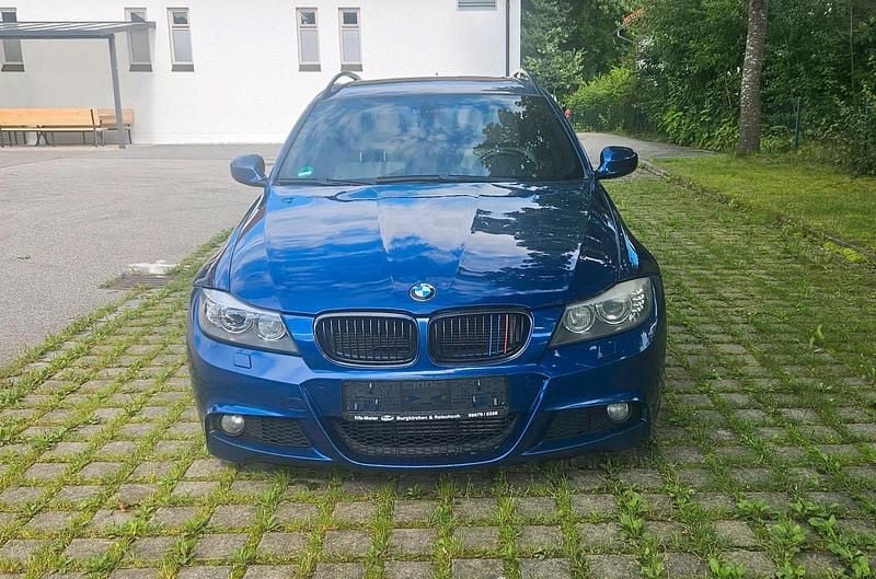 Blau Gebraucht 2009 BMW 330 M Sport Kombi | 5.900 € (Guter Preis) - Bild 1/4