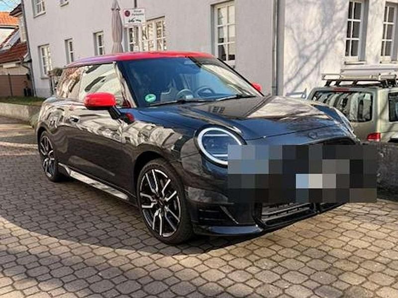Gebraucht Mini Cooper SE 160 kW (218 PS) 2024 Schwarz Kleinwagen