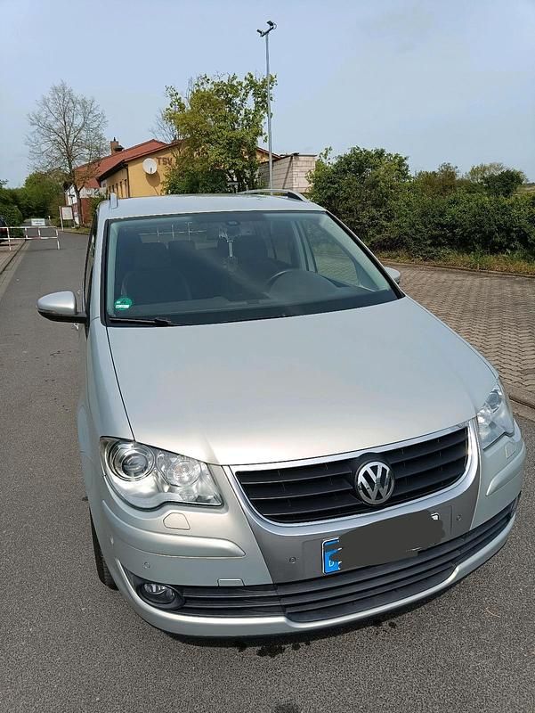 Gebraucht 2010 VW Touran Van / Kleinbus | 5.950 € (Fairer Preis) - Bild 1/4