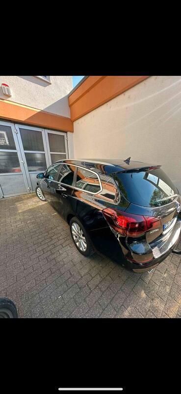 Schwarz Gebraucht 2011 Opel Astra Kombi | 3.900 € (Fairer Preis) - Bild 1/4