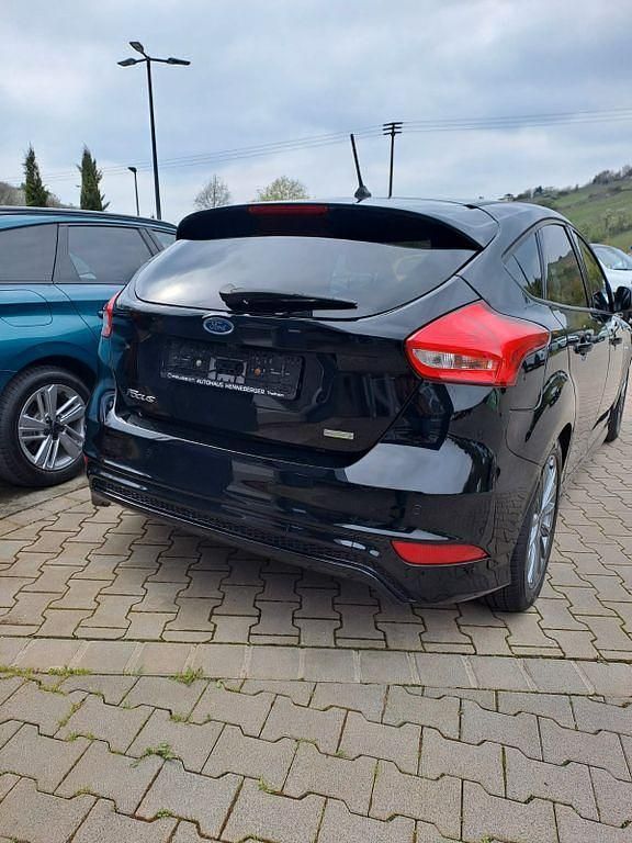 Second-hand Ford Focus ST-Line 140 CP (102 kW) 2017 Negru Berlinǎ