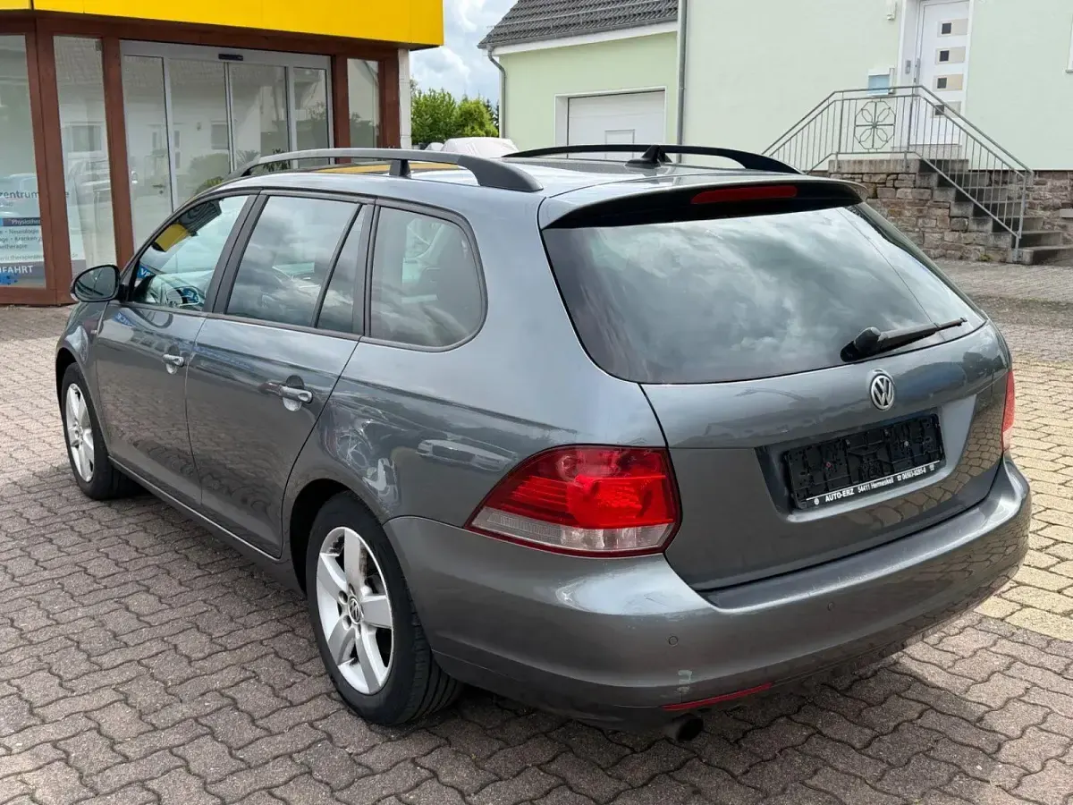 Gebraucht VW Golf VII Match 105 PS (77 kW) 2013 Grau Kombi