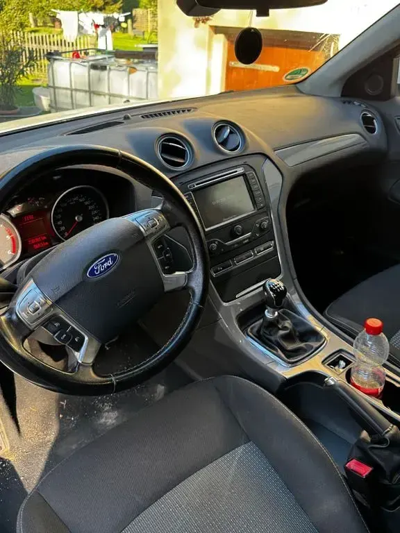 Gebraucht Ford Mondeo Trend 140 PS (102 kW) 2012 Weiß Limousine