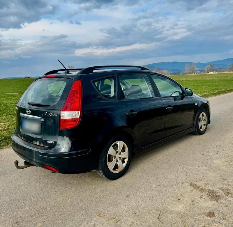 Gebraucht Hyundai i30 110 PS (80 kW) 2010 Schwarz Kombi
