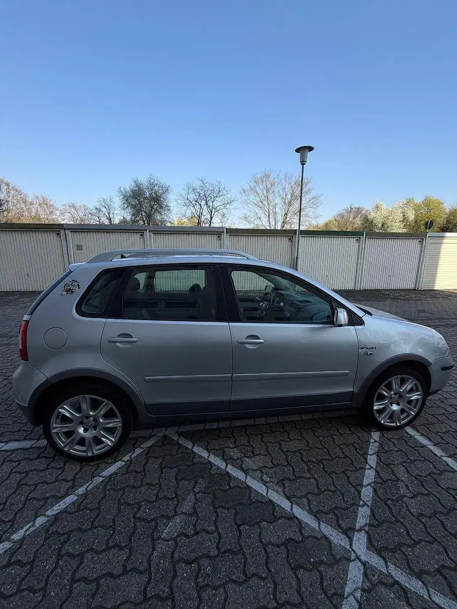 Używany VW Polo Cross 86 KM (63 kW) 2005 Srebrny Hatchback