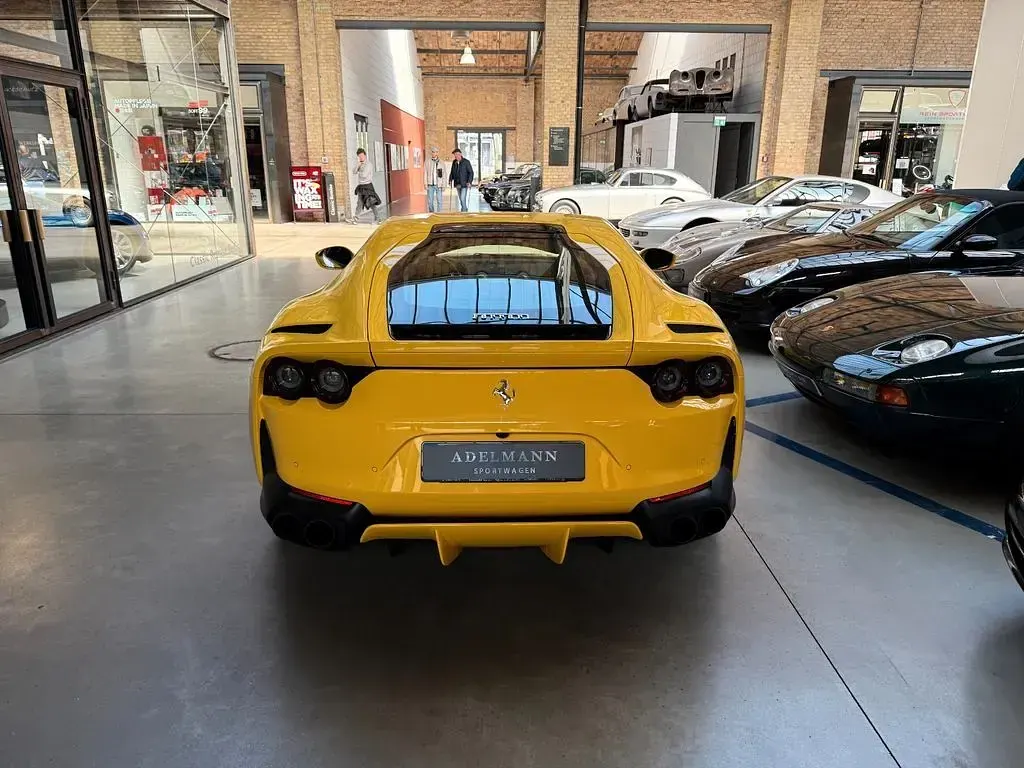 Second-hand Ferrari 812 795 CP (584 kW) 2020 Galben Coupe
