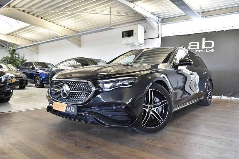 Schwarz Gebraucht 2023 Mercedes E300 AMG line Limousine | 52.490 € (Fairer Preis) - Bild 1/4