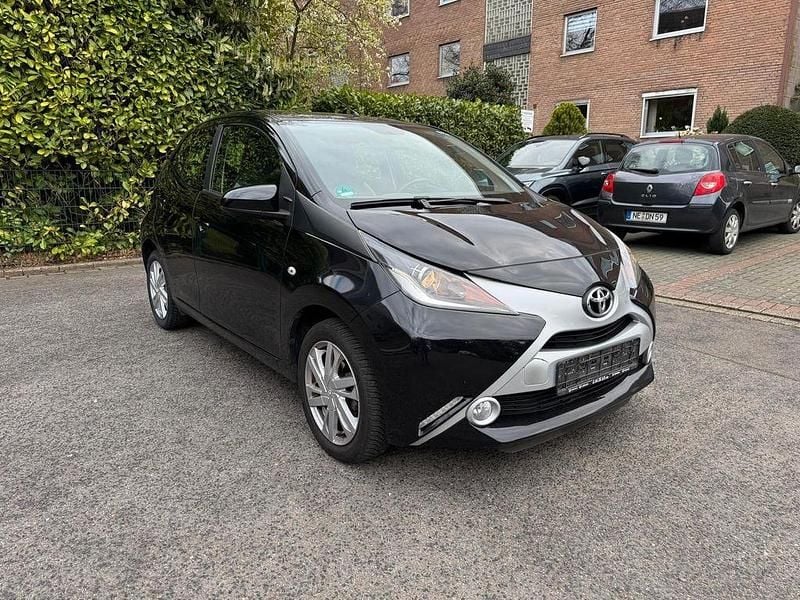 Gebraucht Toyota Aygo X-play 69 PS (50 kW) 2016 Schwarz Kleinwagen