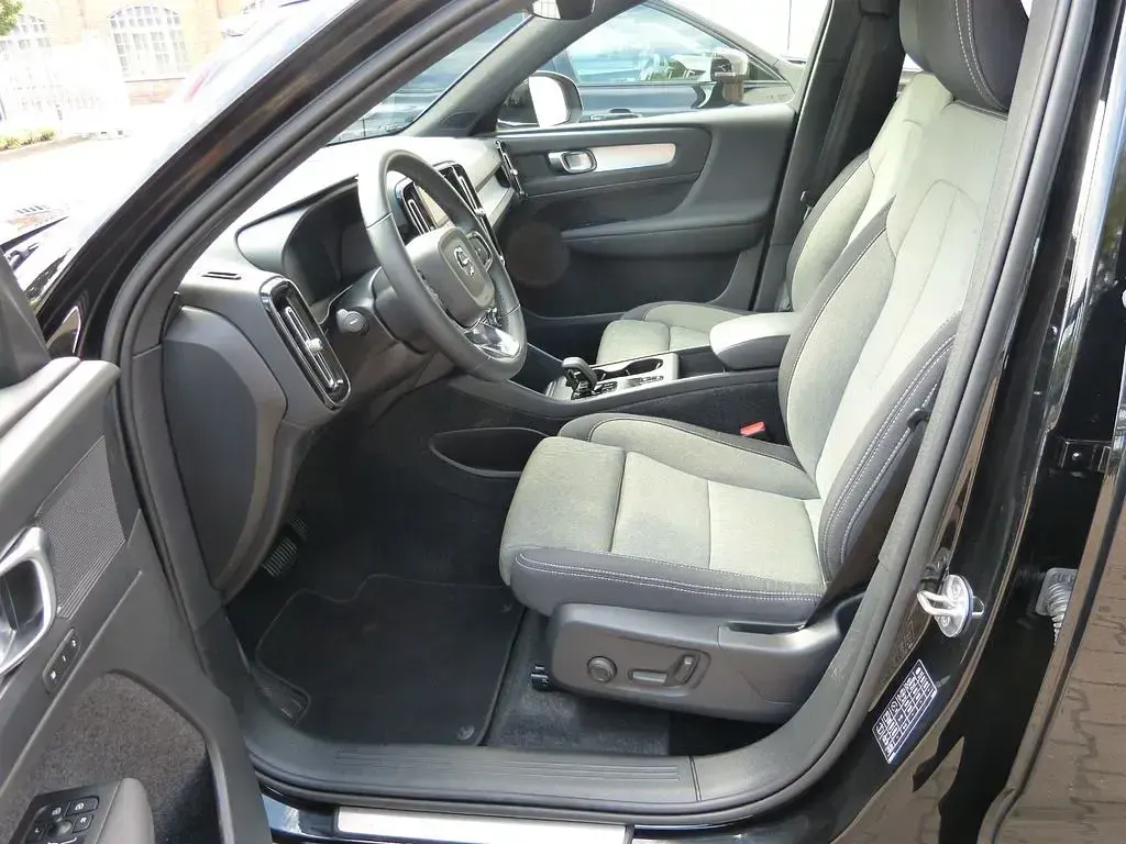 Gebraucht Volvo XC40 Core 129 PS (94 kW) 2022 Schwarz SUV