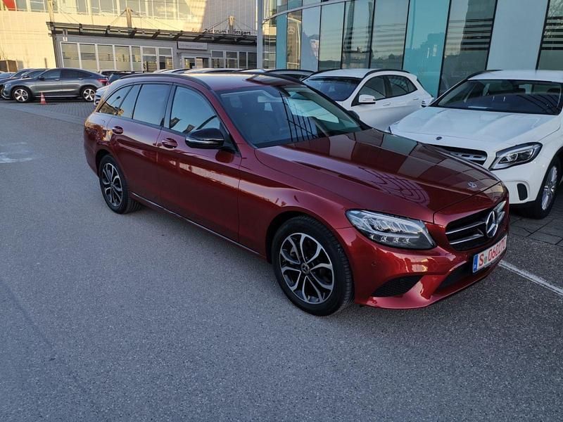 Rot Gebraucht 2018 Mercedes C300 Avantgarde Kombi | 22.900 € (Fairer Preis) - Bild 1/4