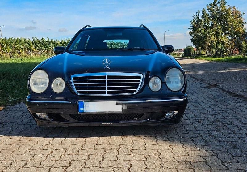 Blau Gebraucht 2001 Mercedes E320 AMG Kombi | 5.700 € - Bild 1/4
