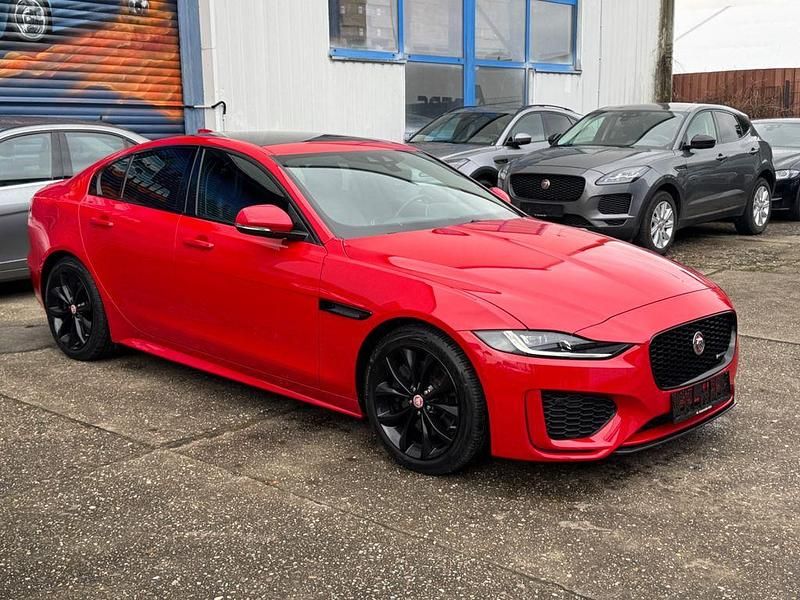 Gebraucht Jaguar XE R-Dynamic 179 PS (131 kW) 2019 Rot Limousine