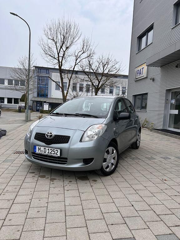 Gebraucht Toyota Yaris Luna 69 PS (50 kW) 2008 Silber Kleinwagen
