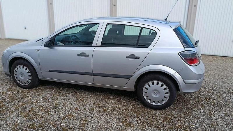 Gebraucht Opel Astra 115 PS (84 kW) 2009 Silber Limousine