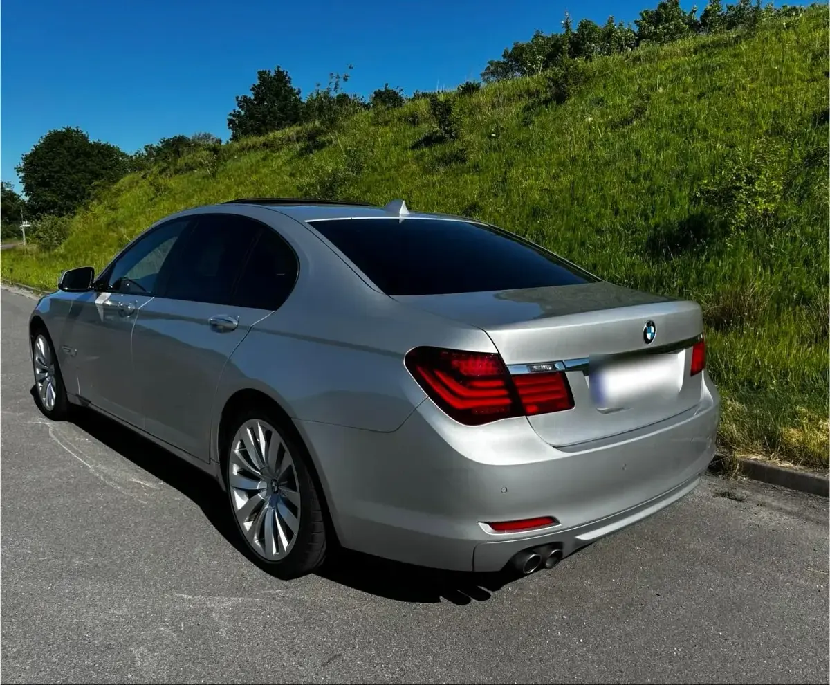 Gebraucht BMW 730 245 PS (180 kW) 2010 Grau Limousine