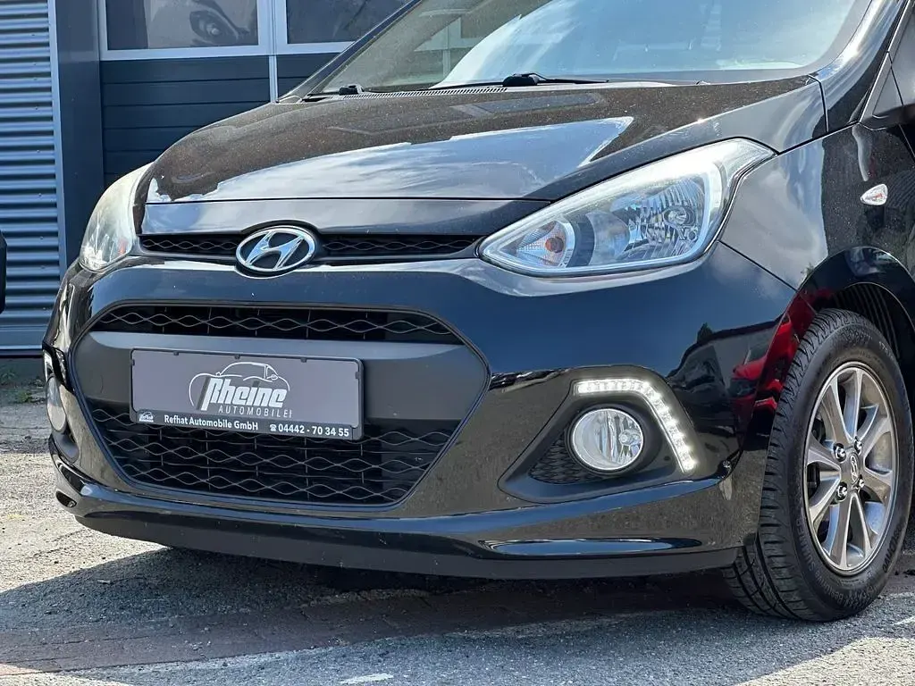 Gebraucht Hyundai i10 YES! 87 PS (63 kW) 2015 Schwarz Kleinwagen