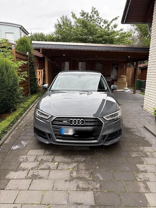 Grau Gebraucht 2017 Audi A3 Sportback S-Line Limousine | 19.000 € (Teuer) - Bild 1/4